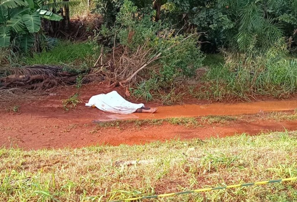 Homem é encontrado morto às margens da BR-163
