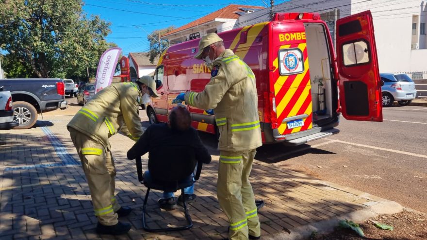 Homem fica ferido após parede cair sobre sua cabeça durante demolição em Cascavel