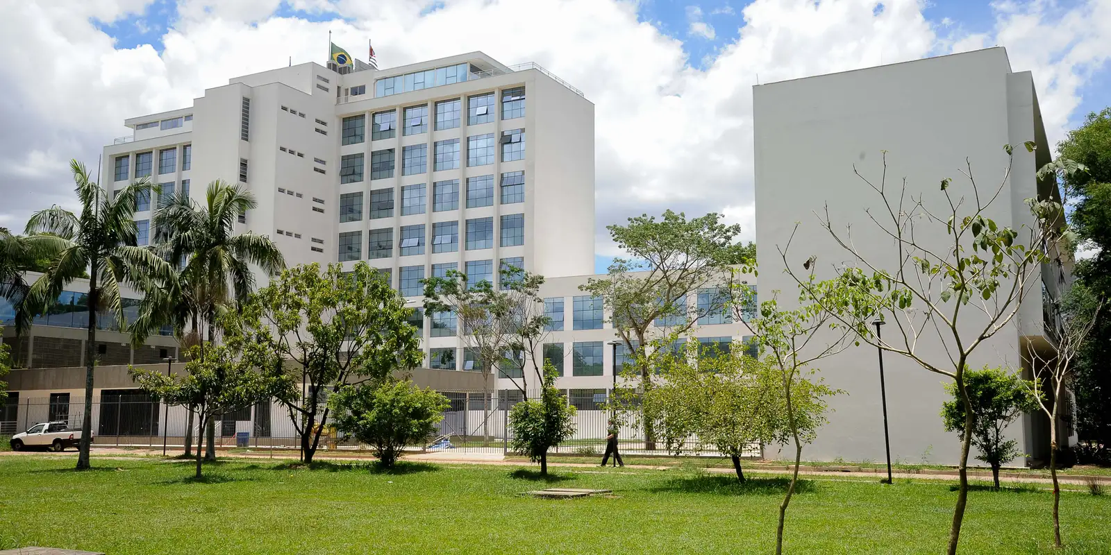 Estudantes da USP denunciam desocupação ilegal e violenta feita por PM Estudantes da USP denunciam desocupação ilegal e violenta feita por PM