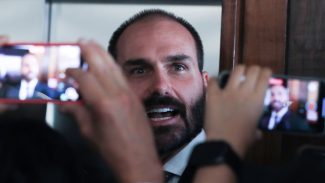 PGR pede ao Supremo condenação de Eduardo Bolsonaro por coação