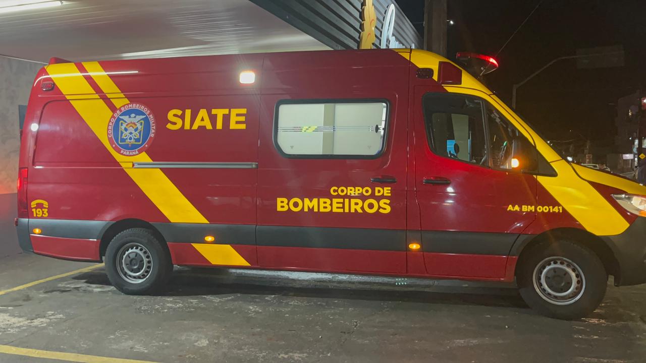 Colisão entre carro e motocicleta deixa mulher ferida no Bairro São Cristóvão
