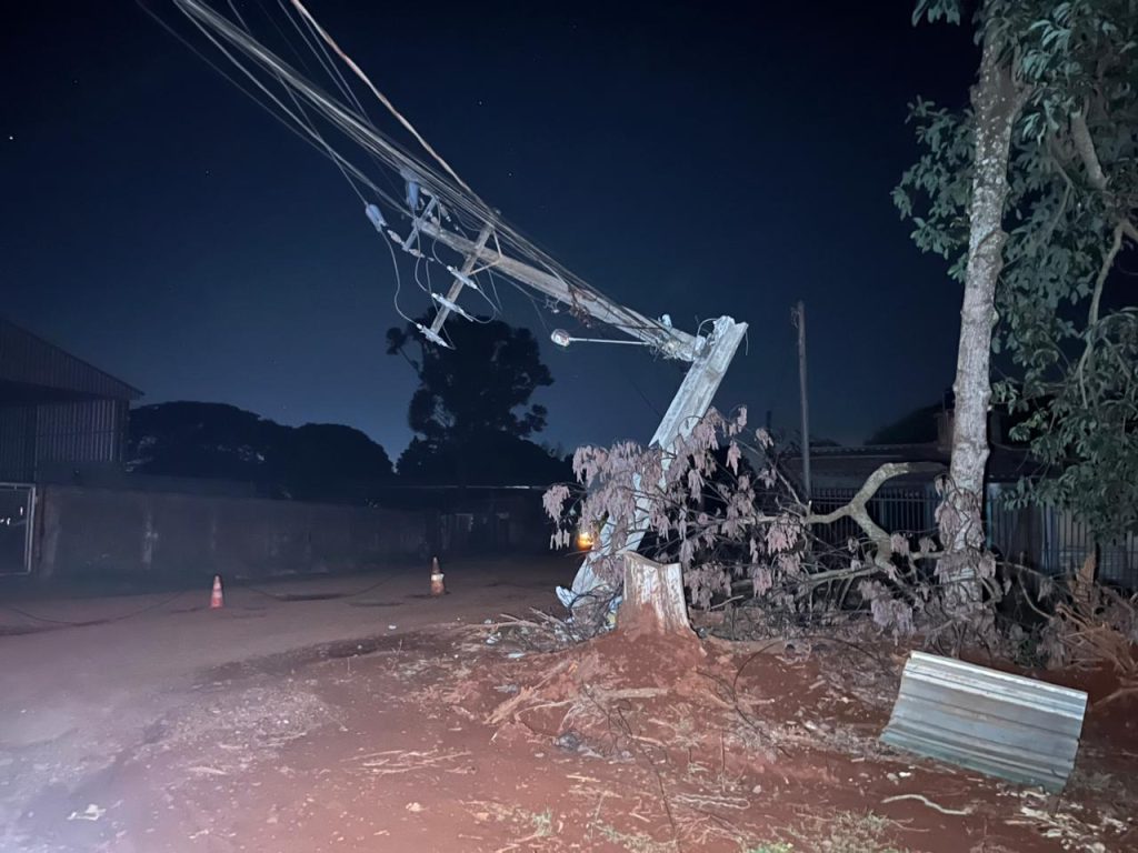 Moradores do Lago Azul cobram reparo após acidente deixar região sem energia em Cascavel