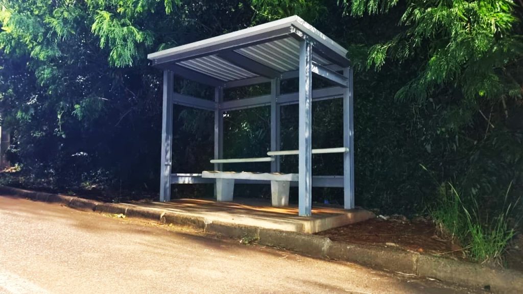 Prefeitura amplia estrutura de pontos de ônibus e prevê adequações em calçadas Prefeitura amplia estrutura de pontos de ônibus e prevê adequações em calçadas