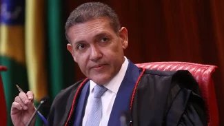 Nunes Marques toma posse na presidência do TSE e vai comandar eleições