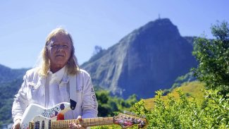 Exposição gratuita comemora 50 anos de carreira de Victor Biglione