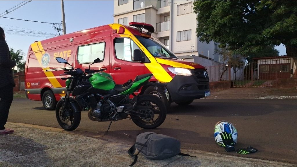 Problema na corrente faz jovem cair de moto a caminho do trabalho no São Cristóvão Problema na corrente faz jovem cair de moto a caminho do trabalho no São Cristóvão