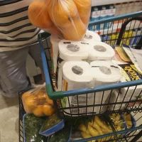 Imagem referente a Inflação desacelera e fecha abril em 0,67%, pressionada por alimentos