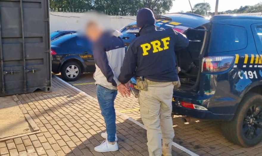 Jovem de 19 anos é preso pela PRF ao tentar levar maconha para Curitiba