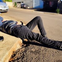 Imagem referente a Motociclista fica ferido após acidente na Rua Londrina