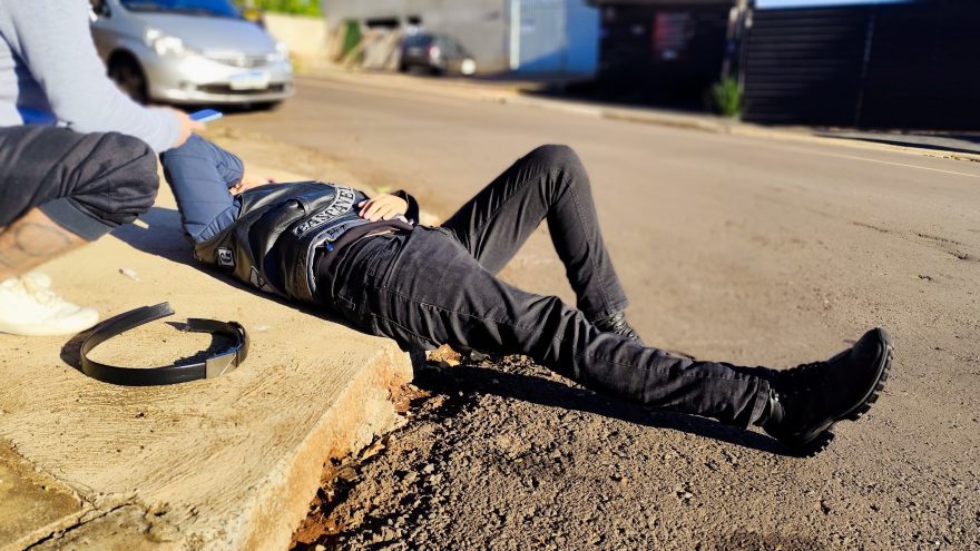 Motociclista fica ferido após acidente na Rua Londrina