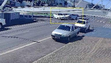 Veja como ocorreu forte acidente entre Etios e Fox em Cascavel Imagem referente a Veja como ocorreu forte acidente entre Etios e Fox em Cascavel