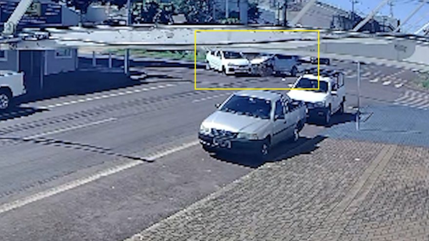 Veja como ocorreu forte acidente entre Etios e Fox em Cascavel