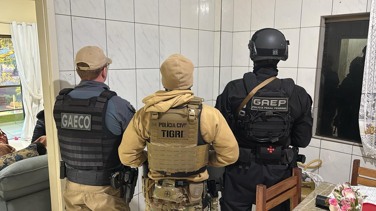 Gaeco faz operação em Catanduvas para investigar apoio a facção criminosa Gaeco faz operação em Catanduvas para investigar apoio a facção criminosa