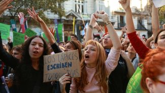 Marcha Universitária protesta contra cortes de Milei Marcha Universitária protesta contra cortes de Milei