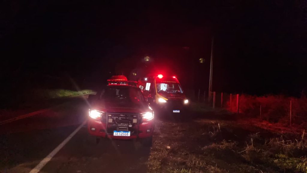 Colisão frontal entre dois carros deixa gestante em estado grave na rodovia