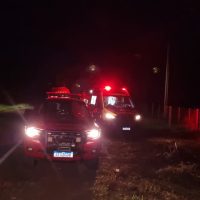 Imagem referente a Colisão frontal entre dois carros deixa gestante em estado grave na rodovia