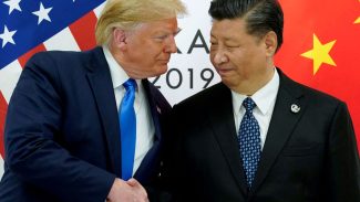 Trump visita Xi Jinping na China em meio ao atoleiro da guerra no Irã