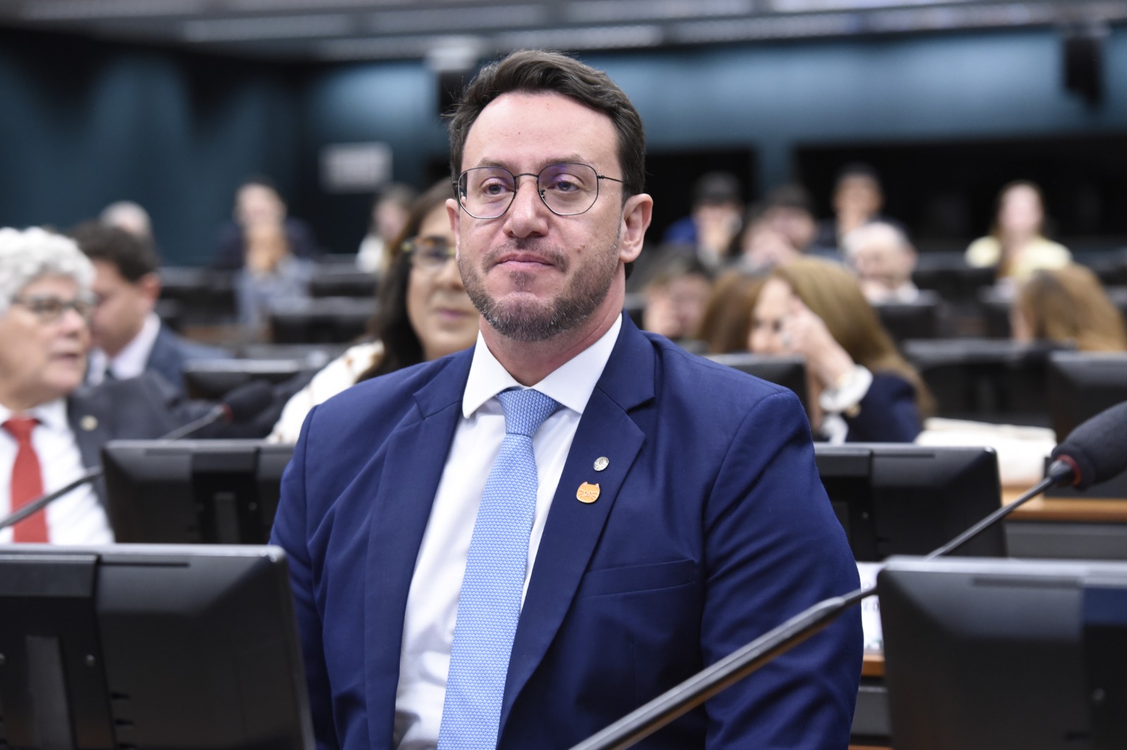 Comissão aprova relatório de Matheus Laiola para criação de Medida Protetiva Digital
