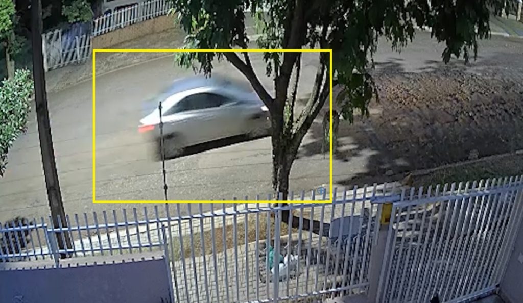 Câmera mostra Civic que fugiu após acidente contra moto no Country