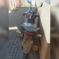 Imagem referente a Motociclista é flagrado sem placa e com CNH suspensa no Floresta; moto foi apreendida