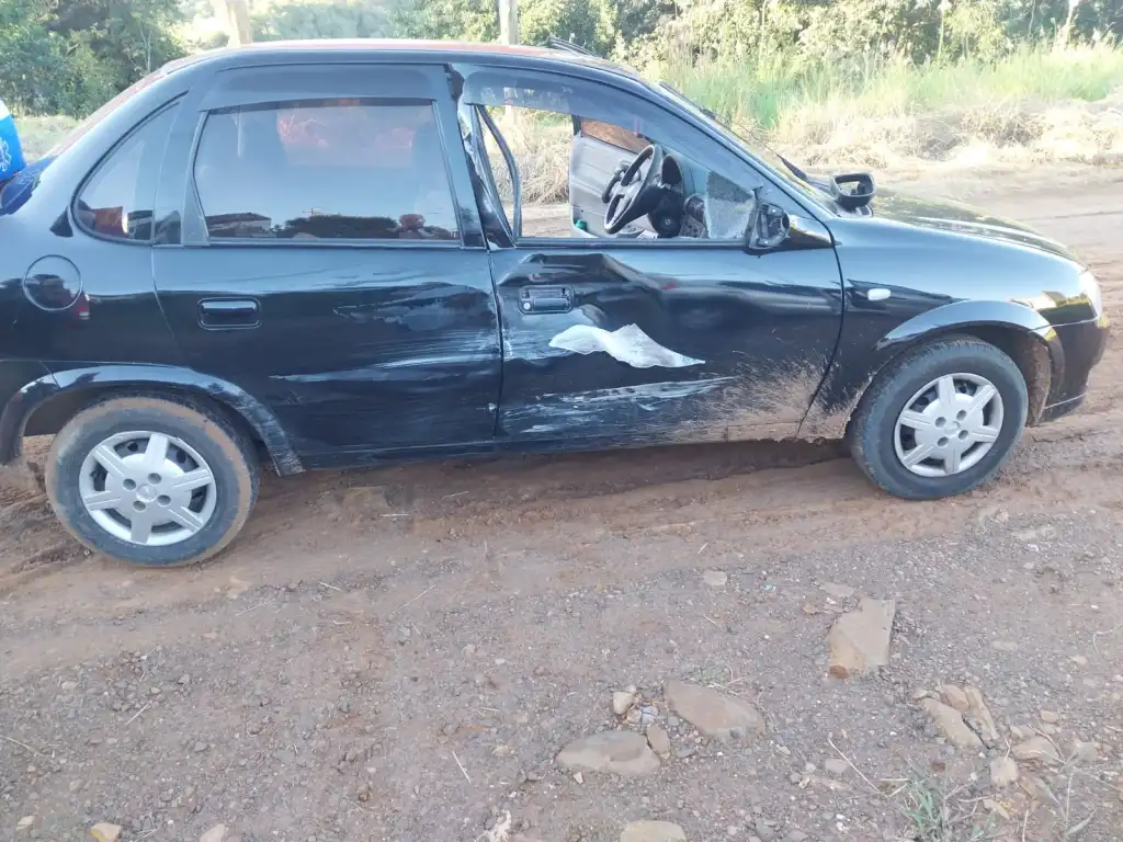 Acidente entre carro e moto deixa dois feridos em Francisco Beltrão