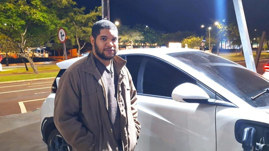 Enquanto muitos dormem, motoristas de aplicativo mantêm a cidade em movimento durante a madrugada