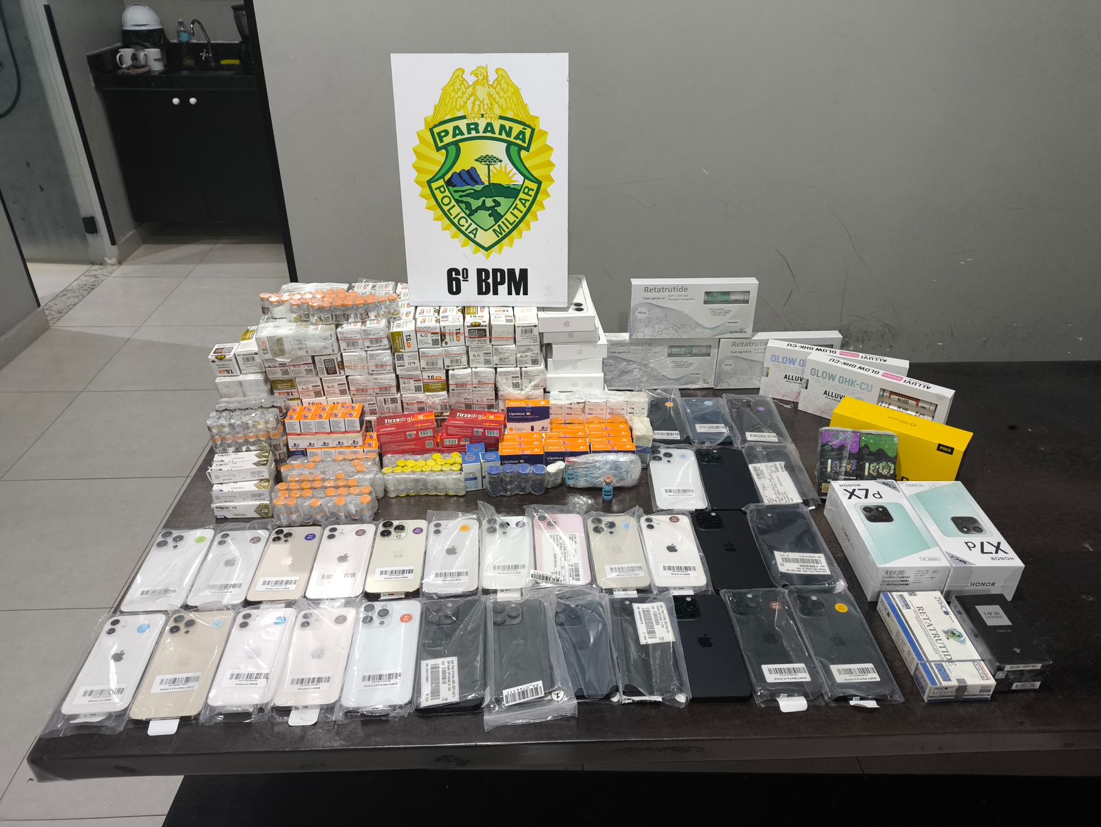 Ônibus é alvo de apreensão milionária de medicamentos escondidos em banheiro Ônibus é alvo de apreensão milionária de medicamentos escondidos em banheiro