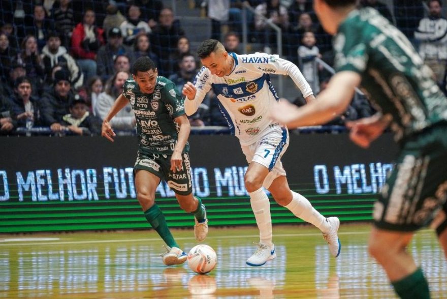 Cascavel Futsal encara o Pato Branco em confronto direto pelo G-8 da LNF