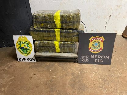 Polícia Federal e Militar apreendem mais de 53 kg de maconha em Foz do Iguaçu Imagem referente a Polícia Federal e Militar apreendem mais de 53 kg de maconha em Foz do Iguaçu