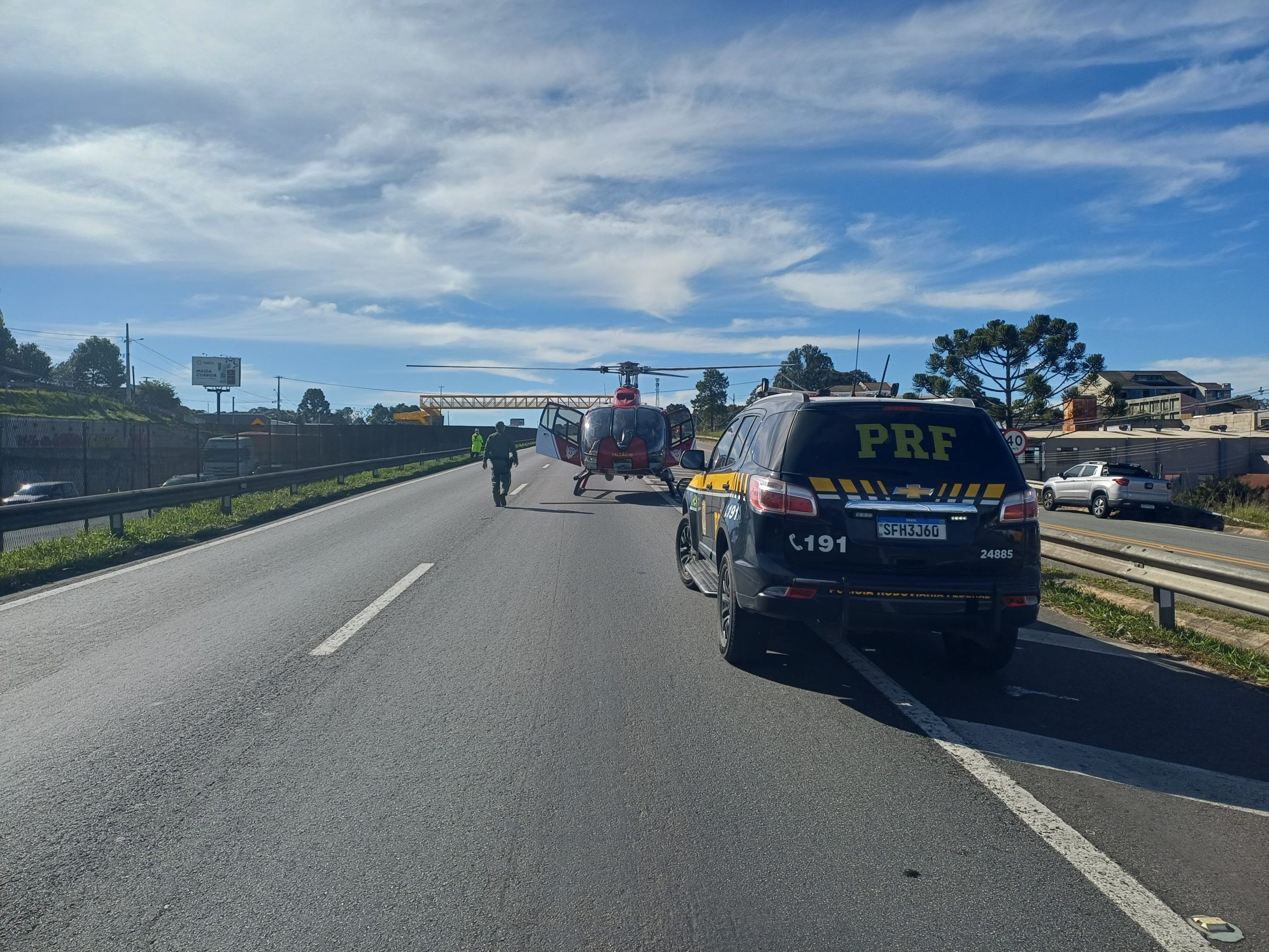 Motociclista morre após bater na traseira de caminhão na BR-277 em Campo Largo
