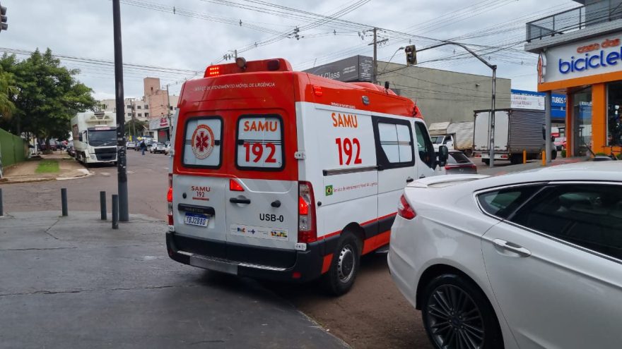 Adolescente é socorrido pelo Samu na Rua Domiciano Theobaldo Bresolin