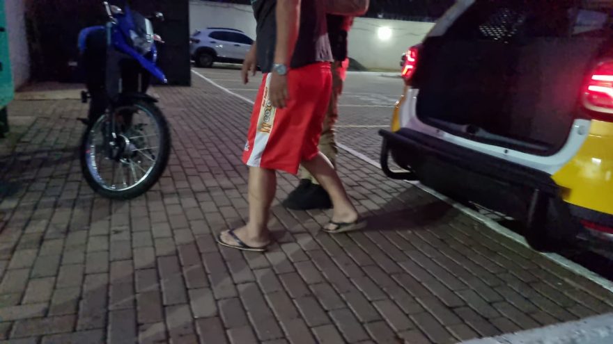 Homem é detido após bater carro contra casa de vizinho em Santa Tereza do Oeste