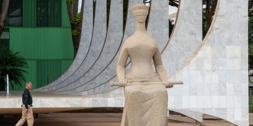 STF suspende julgamento sobre aposentadoria de empregado público Imagem referente a STF suspende julgamento sobre aposentadoria de empregado público
