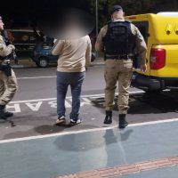 Imagem referente a Homem procurado pela Justiça é detido pela PM na rodoviária de Cascavel