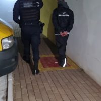 Imagem referente a Delivery: Jovem é preso pela Guarda Municipal suspeito de tráfico de drogas no Santa Cruz