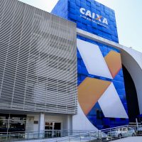Caixa e BB liberam abono salarial para nascidos em maio e junho Imagem referente a Caixa e BB liberam abono salarial para nascidos em maio e junho