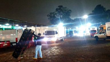 Entre caminhões e hortifrúti: a rotina de quem trabalha há décadas na Ceasa Imagem referente a Entre caminhões e hortifrúti: a rotina de quem trabalha há décadas na Ceasa