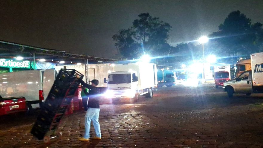 Entre caminhões e hortifrúti: a rotina de quem trabalha há décadas na Ceasa