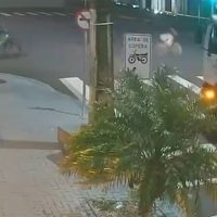 Imagem referente a Vídeo mostra semáforo aberto para carros em acidente que deixou ciclista de 12 anos ferido