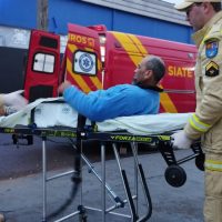 Imagem referente a Motociclista tem lesão no ombro após colisão com carro no Bairro Brasília