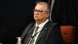 Dino abre apuração sobre emendas para produtora do filme de Bolsonaro