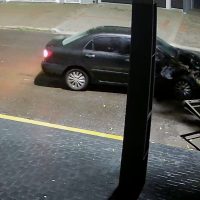 Imagem referente a Vídeo mostra carro atingindo traseira de guincho no Alto Alegre
