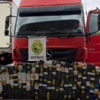 Imagem referente a Polícia prende motorista com centenas de celulares em Medianeira
