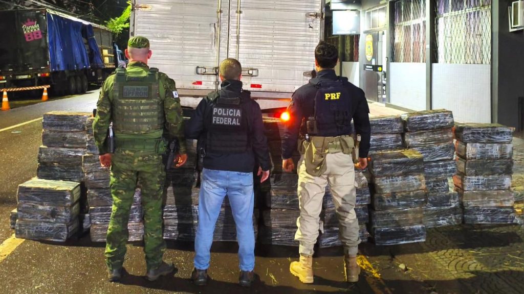 Caminhão carregado com mais de 1,7 tonelada de maconha é interceptado em Cascavel