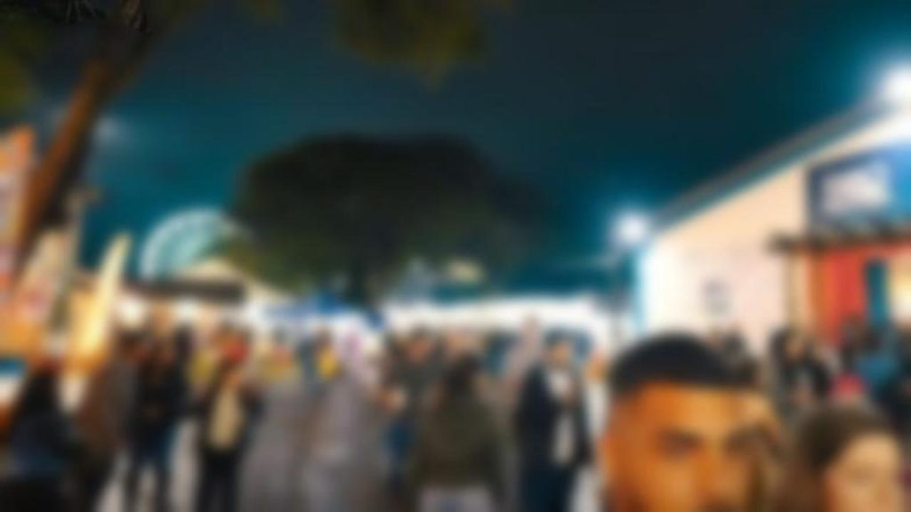 Mulher é agredida com barra de ferro durante evento e suspeito foge em meio à multidão