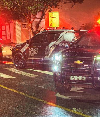 Adolescente de 14 anos morre em confronto com a PM após perseguição Imagem referente a Adolescente de 14 anos morre em confronto com a PM após perseguição