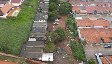 Veja imagens da PM “estourando” ponto de tráfico em Cascavel Imagem referente a Veja imagens da PM “estourando” ponto de tráfico em Cascavel