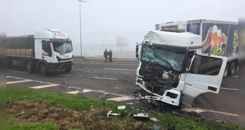 Acidente entre caminhões interdita rodovia BR-369 Imagem referente a Acidente entre caminhões interdita rodovia BR-369