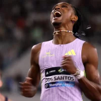 Imagem referente a Alison dos Santos abre Diamond League vencendo recordista mundial