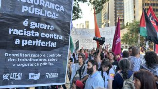 Cordão da Mentira faz ato na Paulista para lembrar Crimes de Maio Cordão da Mentira faz ato na Paulista para lembrar Crimes de Maio